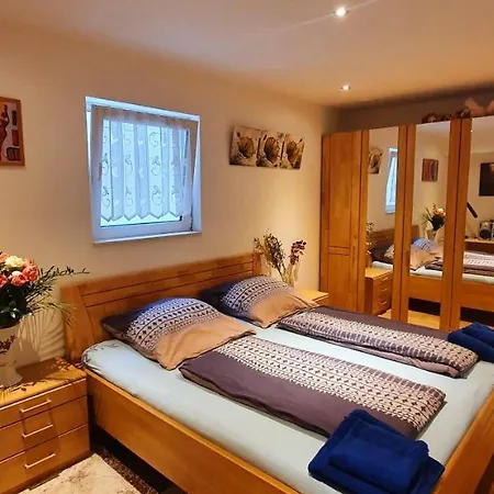 Apartman Charmante Souterrain-Wohnung Mit Einem Gemuetlichen Zimmer München