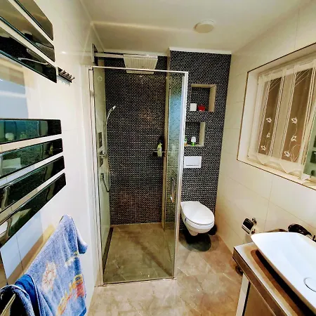 Apartman Charmante Souterrain-Wohnung Mit Einem Gemuetlichen Zimmer München