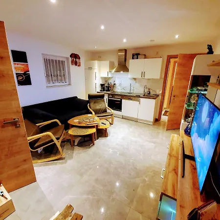 Apartman Charmante Souterrain-Wohnung Mit Einem Gemuetlichen Zimmer
